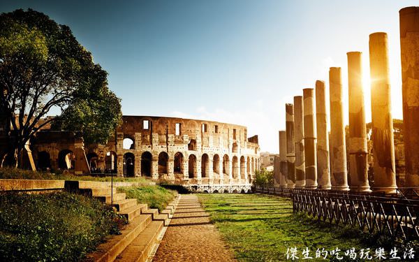 Colosseum-Italy-architecture-ruins-sun_2560x1600